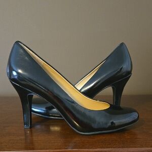 Kelly & Katie Women's Black Patent Mid Heel Pumps Size 9